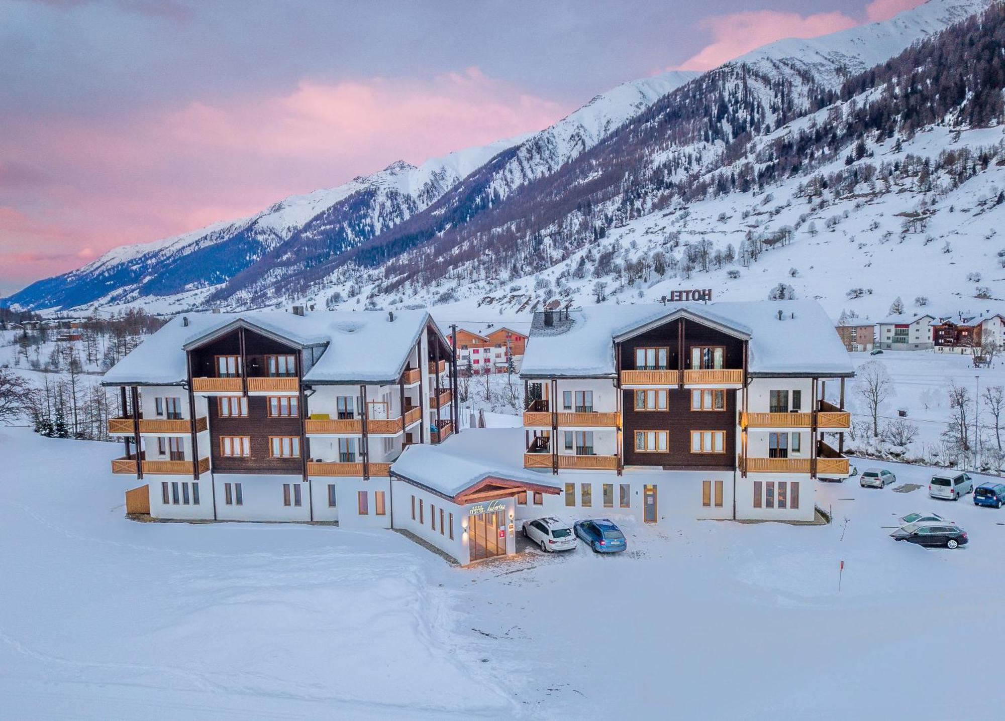 Hotel Hubertus Obergesteln ภายนอก รูปภาพ