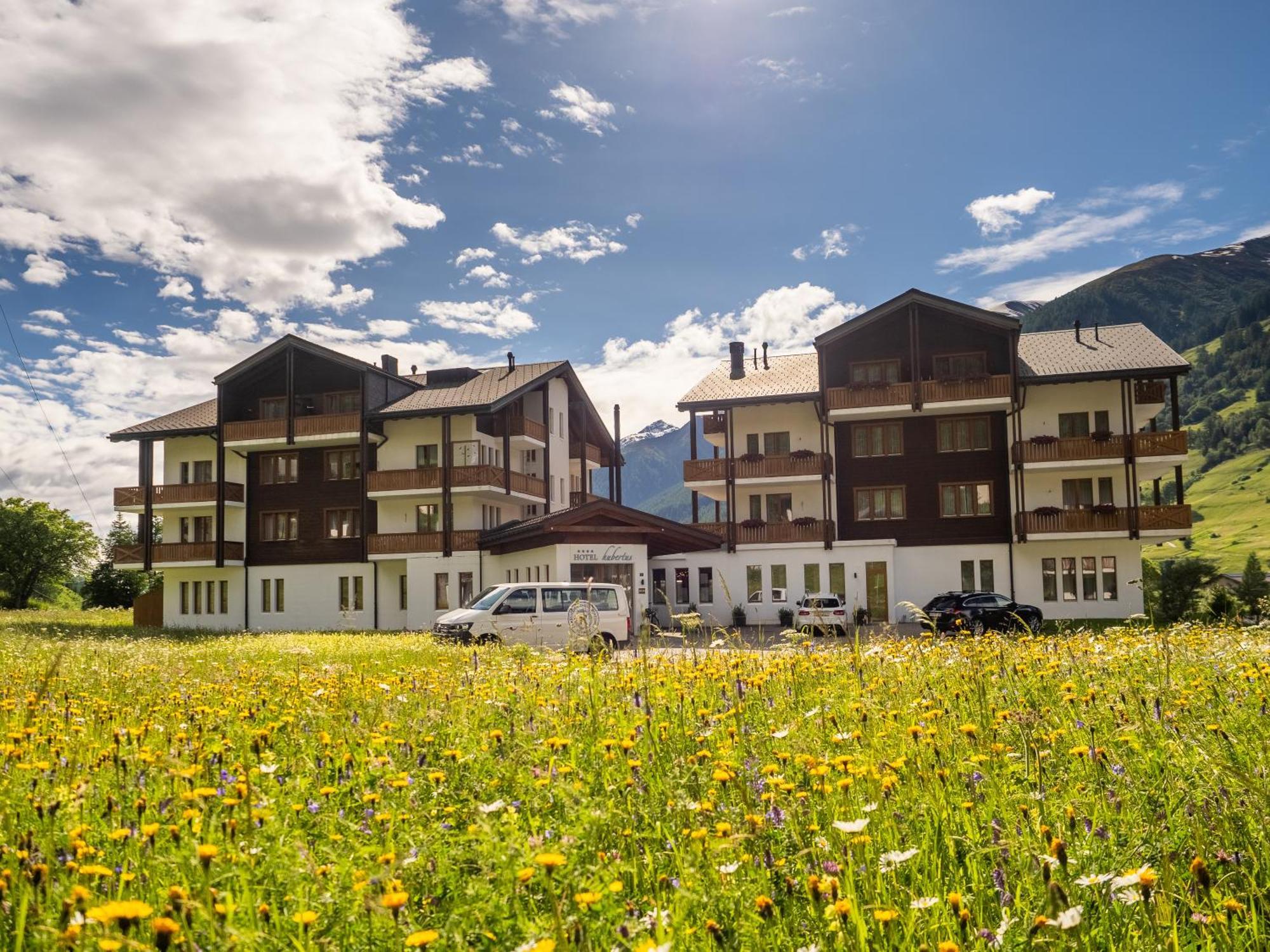 Hotel Hubertus Obergesteln ภายนอก รูปภาพ