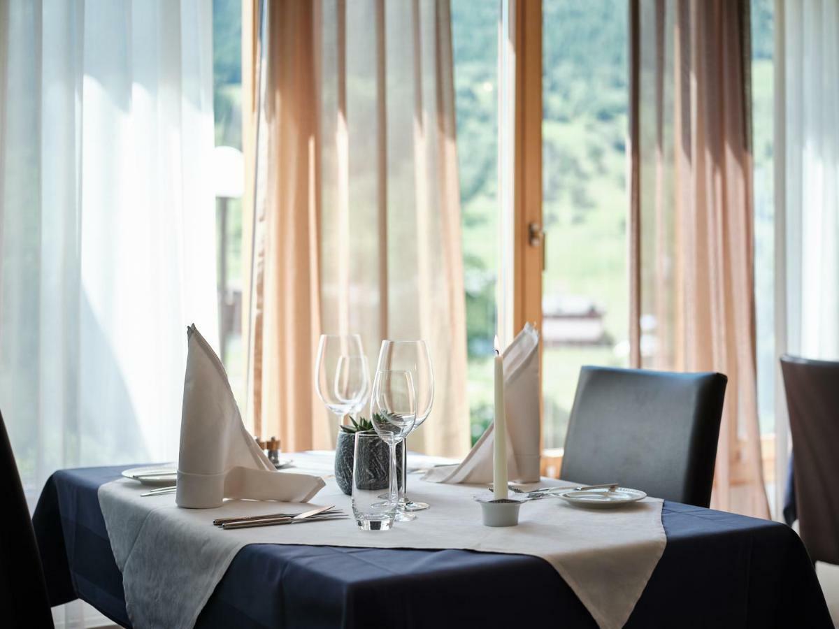 Hotel Hubertus Obergesteln ภายนอก รูปภาพ